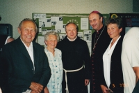 Jan Maria Vianney s rodiči a arcibiskupem Graubnerem (2003)