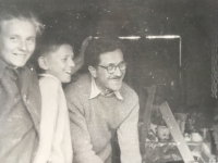 Karel Hajn se svými rodiči, Karlem a Zdeňkou, rok 1949
