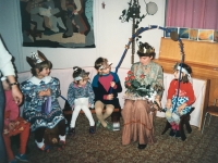 Hana Hajnová ve waldorfské školce, 6. 12. 1995, společná narozeninová oslava  