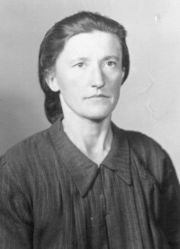 Matka pamětnice Marie Knoblochová, 40. léta 20. století
