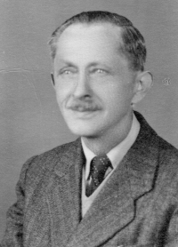 Chemist´s owner Antonín Košt'ál, a close friend of the Knobloch family 