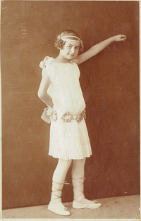 Magda Korach jako dítě v Gelnici v baletním úboru