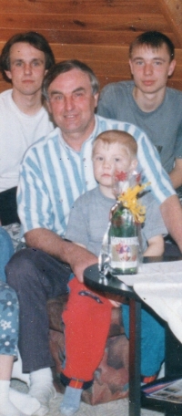 Václav Mizera in a family photo from 1996