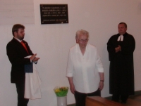 Odhalenie pamätnej tabule Jozefovi Jurášovi Konfederáciou politických väzňov Slovenska  v enajelickom kostole v Petržalke v roku 2012