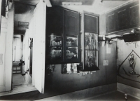 Prodejna puškařství Jaroslava Teichmana v Pekařské ulici v Olomouci v roce 1946