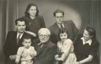 Family Šenšel and Juráš, year 1947, witness to Ján Juráš on the knees of grandfather Ľudevít Šenšel