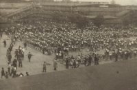 Sokolský slet 1948 - cvičenci s bicykly