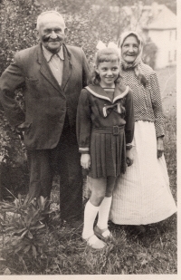 Prababička s pradědou z matčiny strany v Nejtku, 1959