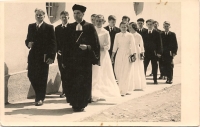 Sprievod konfirmandov v Čiernej Lehote, rok 1958, vedený  Jozefom Jurášom