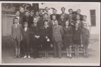 Třída obecné školy, Zdenko Černík druhý zleva v druhé řadě