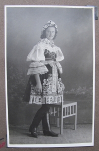 Vlasta Jakubová v kroji