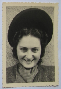 Vlasta Jakubová, duben 1945 b