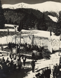 Vyhlašování vítězů závodů Jasná, Nízké Tatry, 12. března 1951