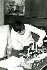 Dalibor Dědek jako vyučený elektrikář v polovině 70. let 20. století