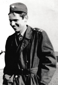 Ve vojenské uniformě, 1979