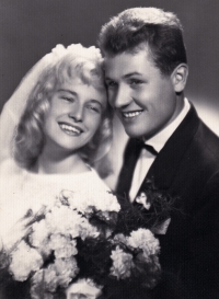 Svatební fotografie Zdeňka a Jany Kuchtových, 1961