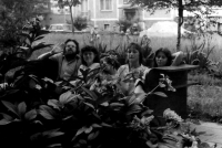 První stěhování do vlastního, Zdeněk Matuszek vlevo, 1981