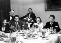 Bronislava Nyklová na své první svatbě, 1955