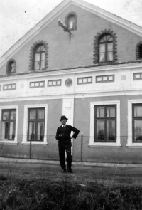 Původní dům Čujkových v Kobeřicích / strýc Adelhaidy Pačkové / 1920