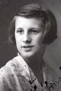 Zdeňka Zavřelová, kolem roku 1935