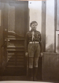 Lubomír Linhart as a boy scout in 1968