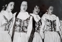 Ples v rámci Festivalu divadelní tvorby, divadlo Úpice, 1975