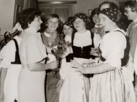 Vlevo po koncertě k 5. výročí Špindleráčku, Špindlerův Mlýn, 1977