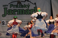 Druhá řada, pátá zprava na setkání seniorů v Luckwalde, Německo, 2001