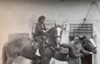 Jaroslava s manželem Josefem na koních