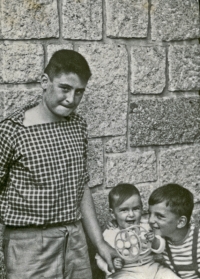 Zleva bratr Michal, sestra Alena, Ivan