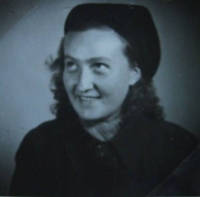 Maminka Božena, 1938