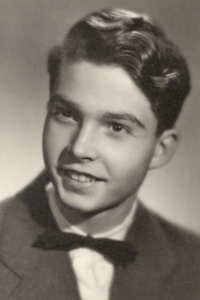 Jan David in a graduation photo in 1958
