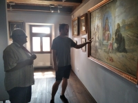 Ladislav Čáslavský with Pavel Motejzík, head of the department of culture and historic preservation in Nepomuk, manager of the Nepomuk microregion, at one of Augustin Němejc's paintings