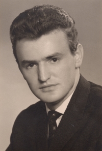 Člen slánského orchestru Reinhold Stephan, hráč na bicí, 1955