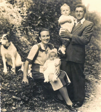 The family of Antonín Ondroušek – his wife Anděla, his sons Zdeněk and Antonín, their dog Punťa [Spot], Komárno after returning from carrying out his sentence (1951) 