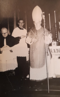 Pavel Kulhánek s Františkem kardinálem Tomáškem, 50. léta