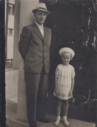 S otcem Josefem Pechalem, 1937