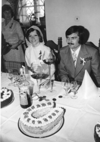 Svatební fotografie manželů Šikolových, 1977 