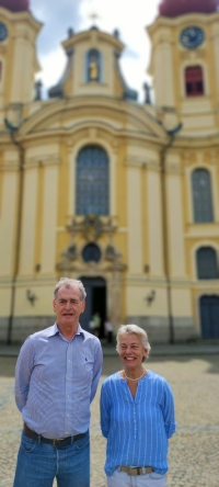 Agathe and her brother in front of the Hejnice church. July 2022