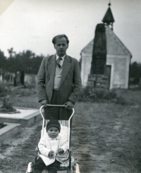 Karel Šimon Hlavatý s otcem, 1960