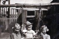 Rudolf Krupa with his sisters Anna and Marie / Hlučín / house in Hluboká street / around 1943