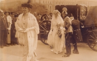 Svatba babičky Gabriely ve Votivním kostele (Votiv Kirche) ve Vídni, 1914