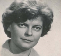 Fotografie ze služebního průkazu z Československých automobilových závodů, 1972