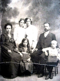 Grandpaprents, father and aunts of Darina Martinovská
