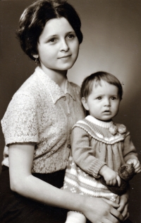 Monika Ruská with her daughter / around 1965