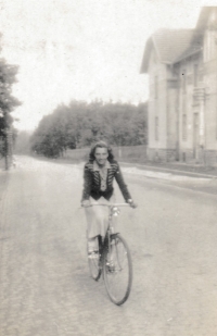 Marie Kastnerová on her long desired bike