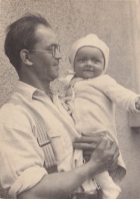Frantisek Jarchovsky with his daughter, 1931