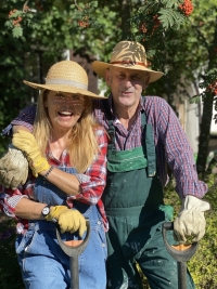 Rostya Gordon-Smith s manželem na chalupě u Mariánských Lázní, lockdown 2020