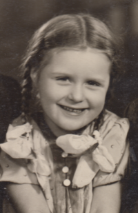 Irena Zemanová v roce 1943