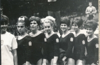 Bohumila Řešátková (třetí zleva) na mistrovství světa 1966 v Dortmundu